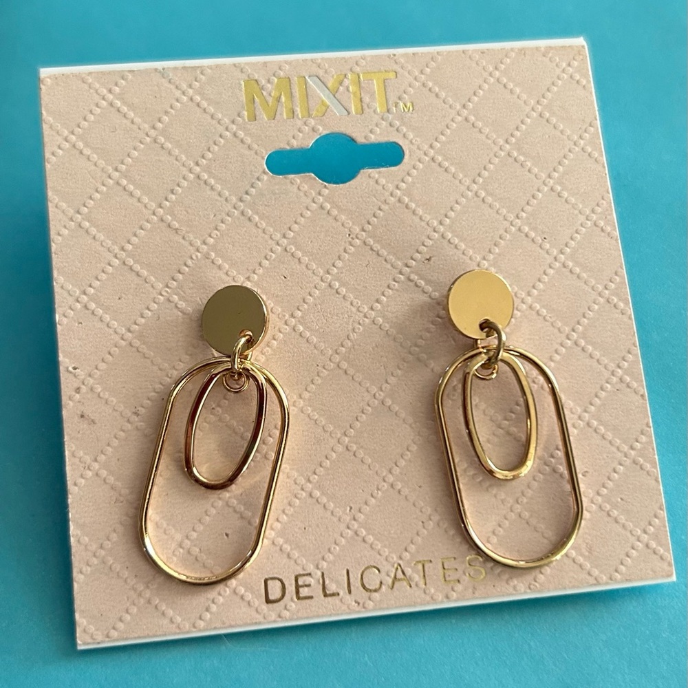 MIX IT Golden Oval Stud Earrings NWT